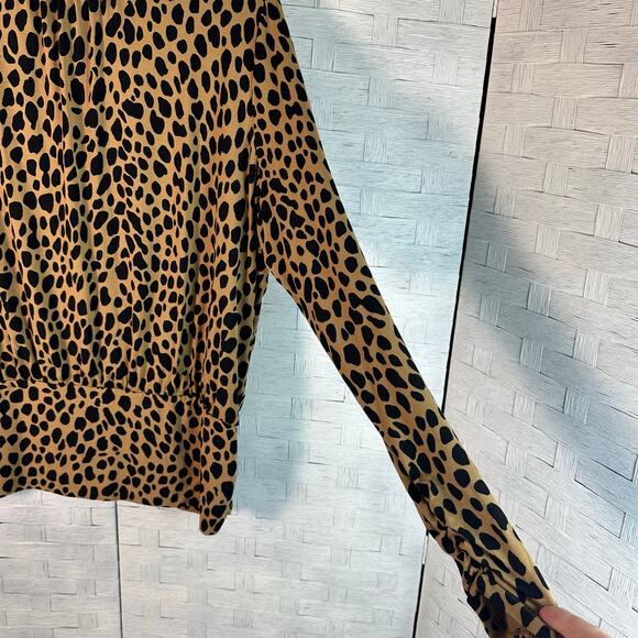 Chico’s Animal print blouse turtleneck gathered sides 3/4 sleeve - Picture 6 of 14